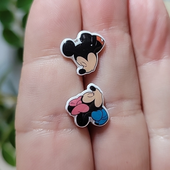 🔥LAST PAIR🔥 Minnie & Mickey in Love Stud Earrings - Picture 1 of 5